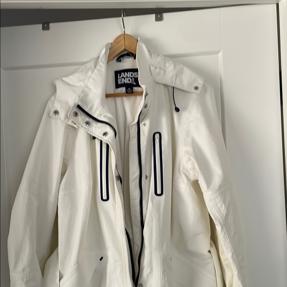 XL - NWOT - Lands' End White Hooded Jacket with belt